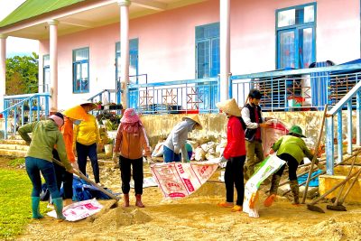 TRƯỜNG MN ANH ĐÀO PHỐI HỢP CÙNG PHỤ HUYNH THAM GIA LAO ĐỘNG PHONG QUANG TRƯỜNG LỚP VÀ TẠO CẢNH QUAN XÂY DỰNG MÔI TRƯỜNG THÂN THIỆN, XANH, SẠCH, ĐẸP NĂM HỌC 2023-2024