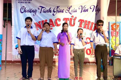 Trường Mầm non Anh Đào phối hợp tổ chức chương trình giao lưu văn nghệ cùng Đoàn trẻ em khuyết tật Thiên Phước với chủ đề “Sánh bước yêu thương”.