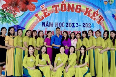 Trường Mầm non Anh Đào tổ chức lễ tổng kết năm học 2023-2024 và lễ ra trường cho học sinh 5 tuổi.